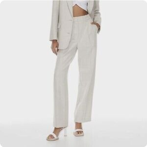 Aritzia Effortless pant, regular fit, size 6.